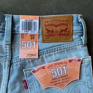Levi Shorts w/ tags